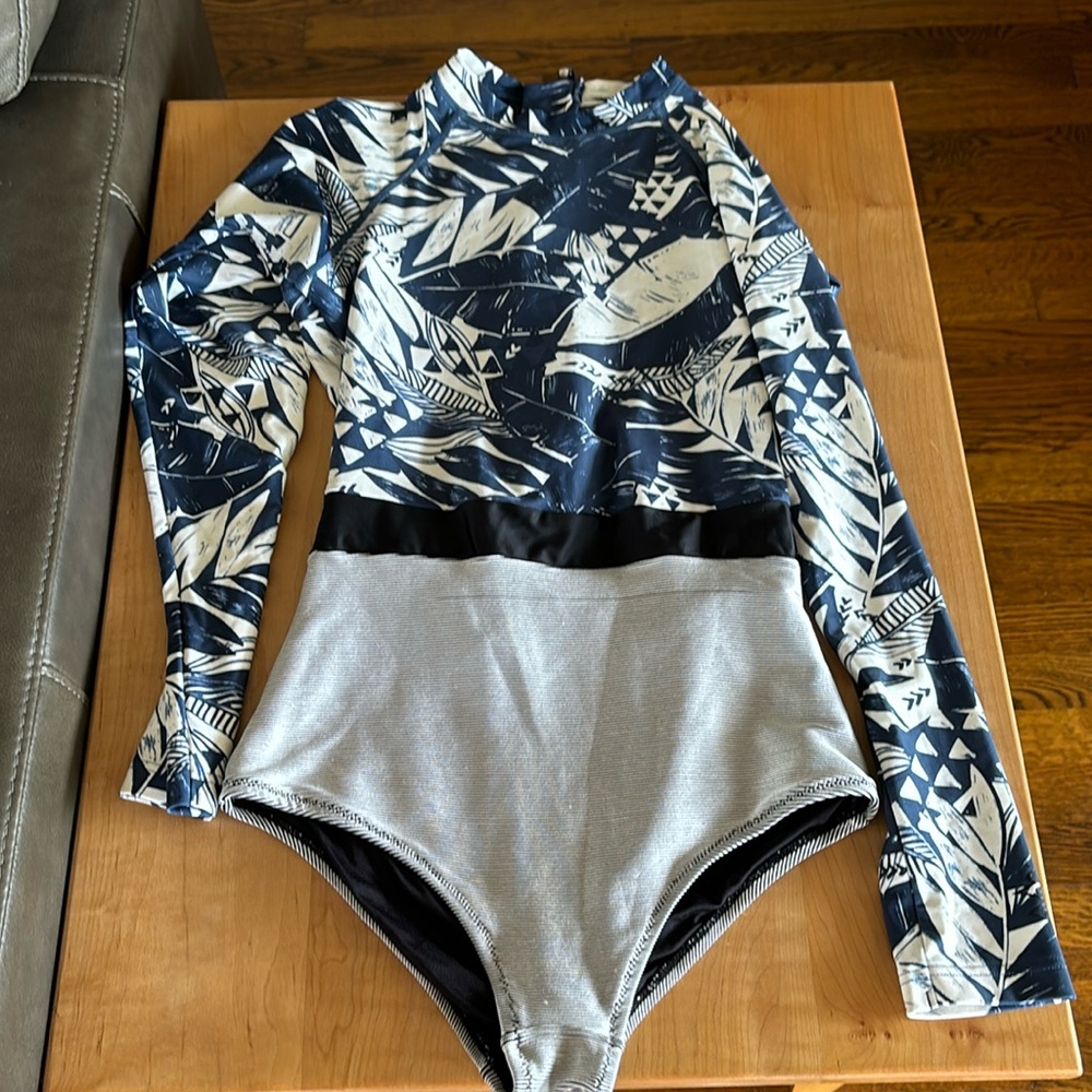 One piece swim suit
